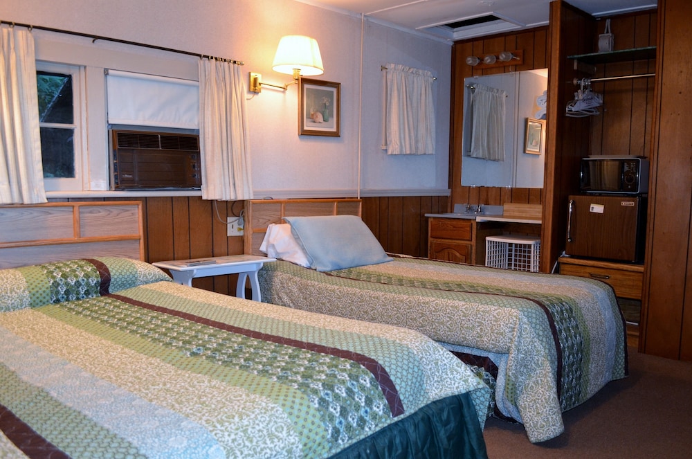 Standard Double or Twin Room, 1 Bedroom, Partial Lake View photo 1