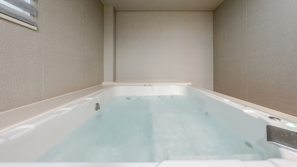 Basic Room, 1 Bedroom (Room B303 (Couple/Family Room)) - Photo 4