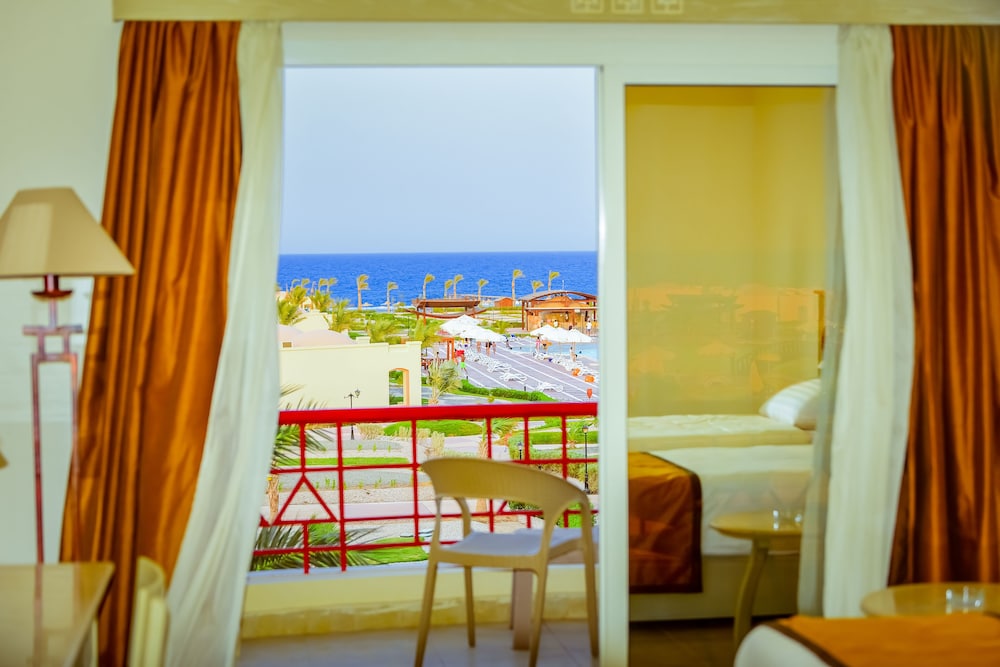 Superior Double Room, Beach View - Photo 3