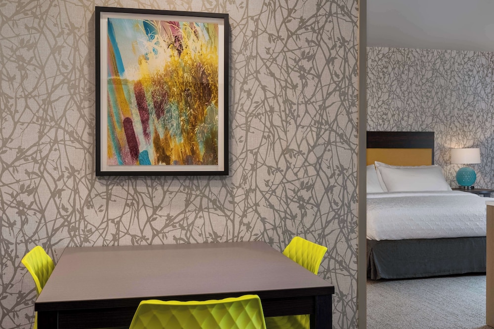 Suite, 1 King Bed, Accessible (Mobility, Roll-In Shower, 2 Room) - Photo 3