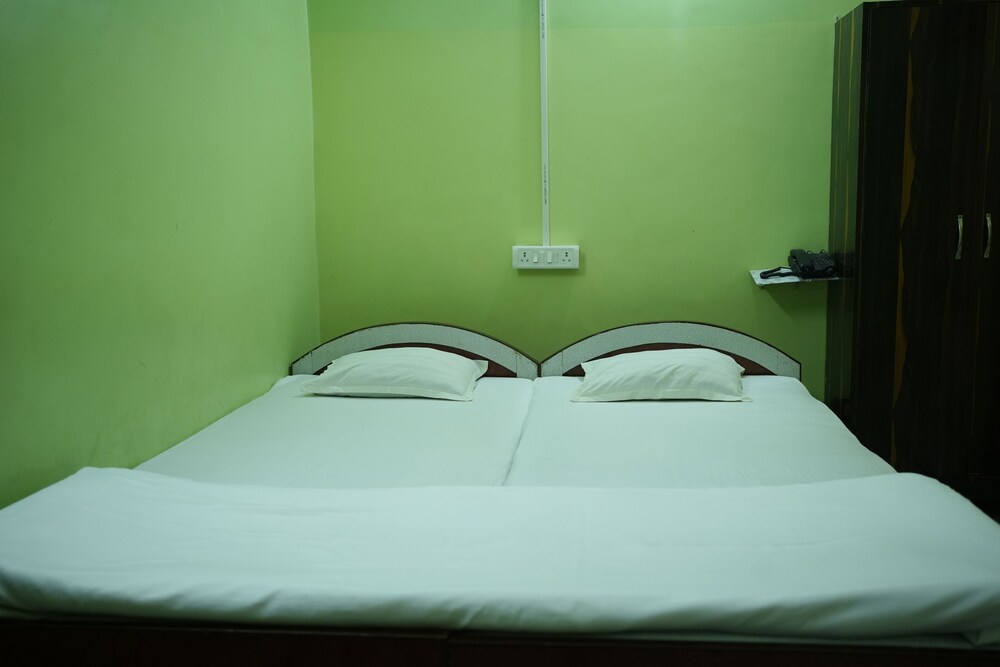 Basic Double Room, Balcony, Park View