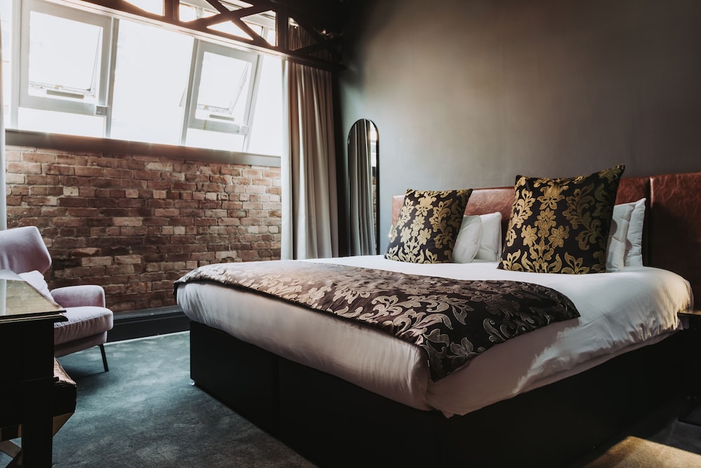 Superior Room, 1 King Bed photo 1