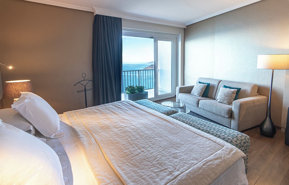 Privilege, Premium Room, Sea View - Photo 3