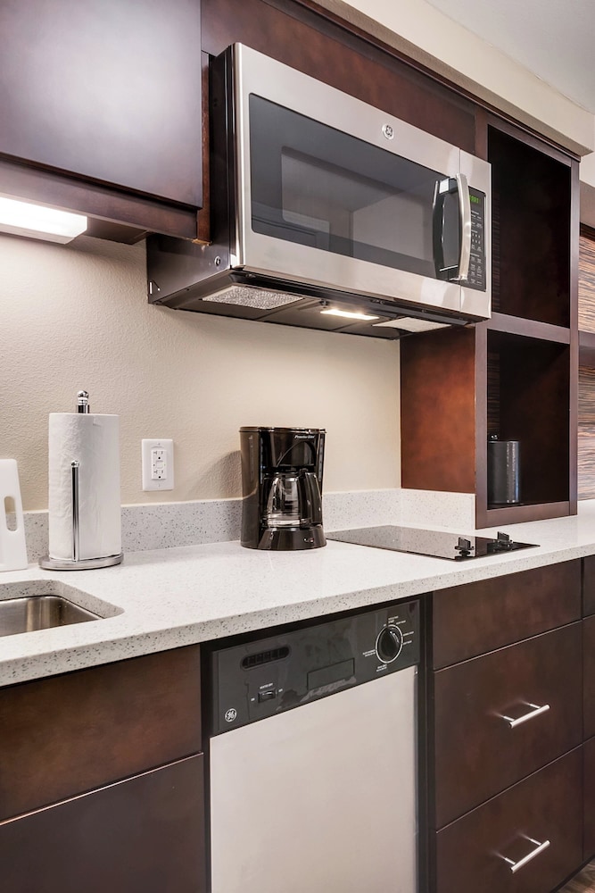 Suite, 1 Bedroom - Photo 7
