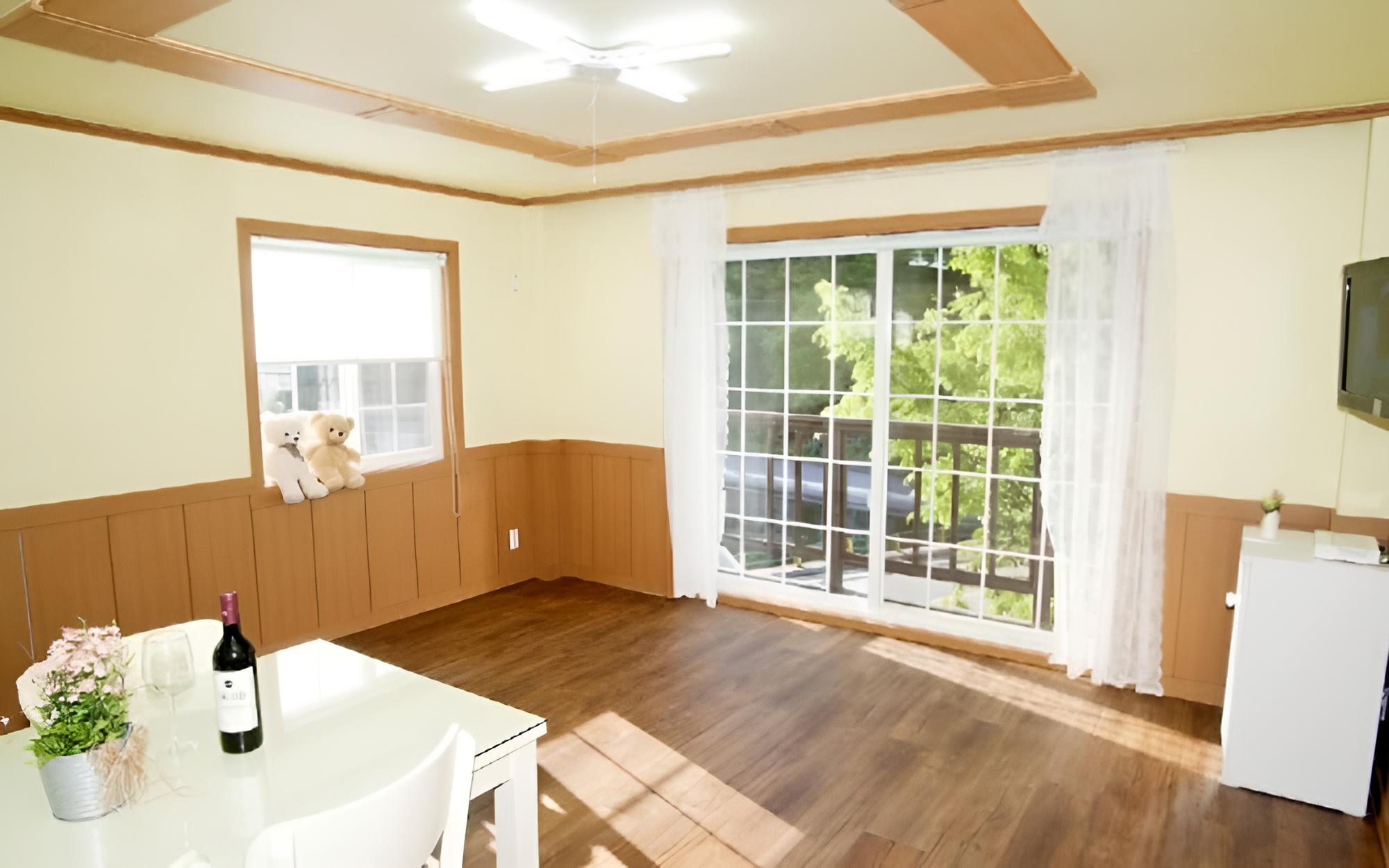 Room (Sun) - Photo 1