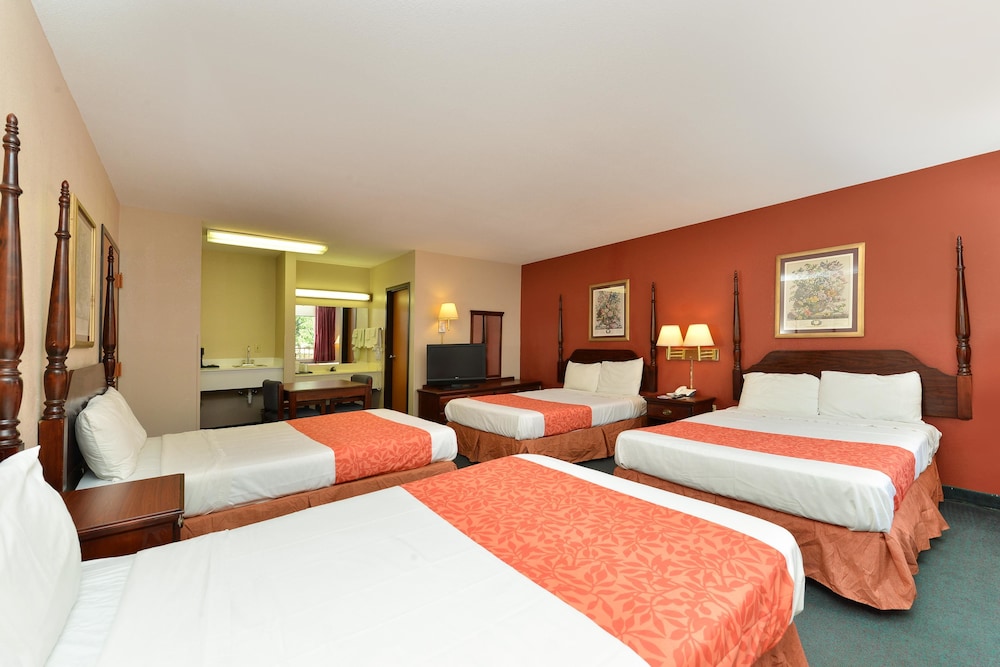 Room, Multiple Beds, Non Smoking (Family Suite) photo 1