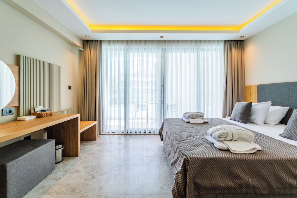 Duplex Swimup Suite - Photo 6