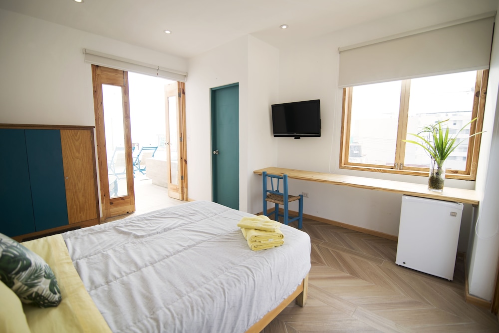 Junior Suite, 1 Double Bed, Non Smoking, Ocean View photo 1