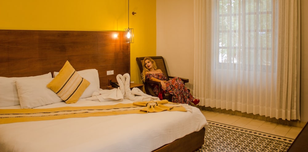Deluxe Room, 1 King Bed, Garden View