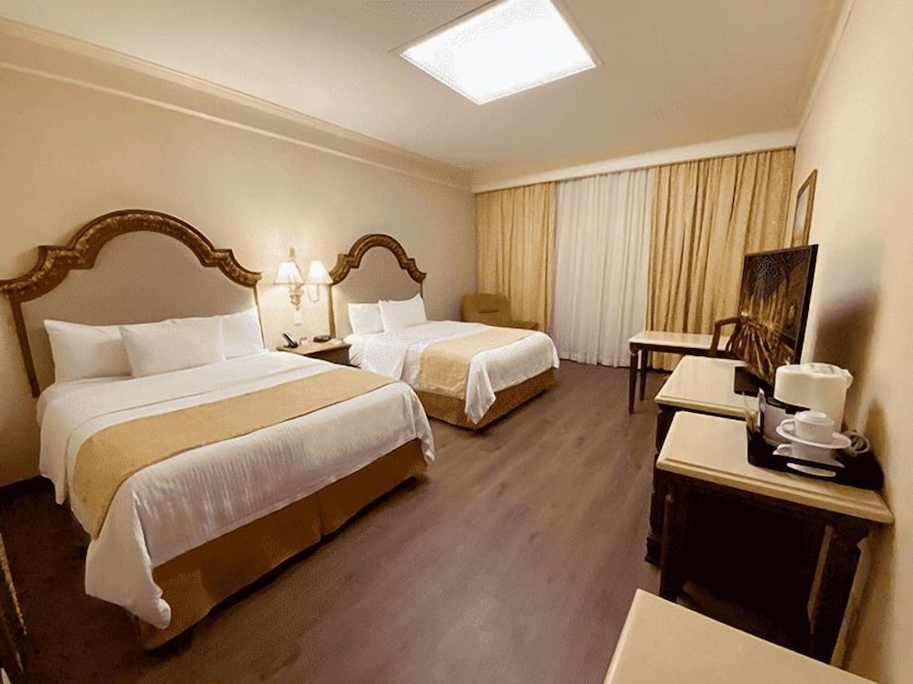 Standard Room, 2 Double Beds - Photo 1