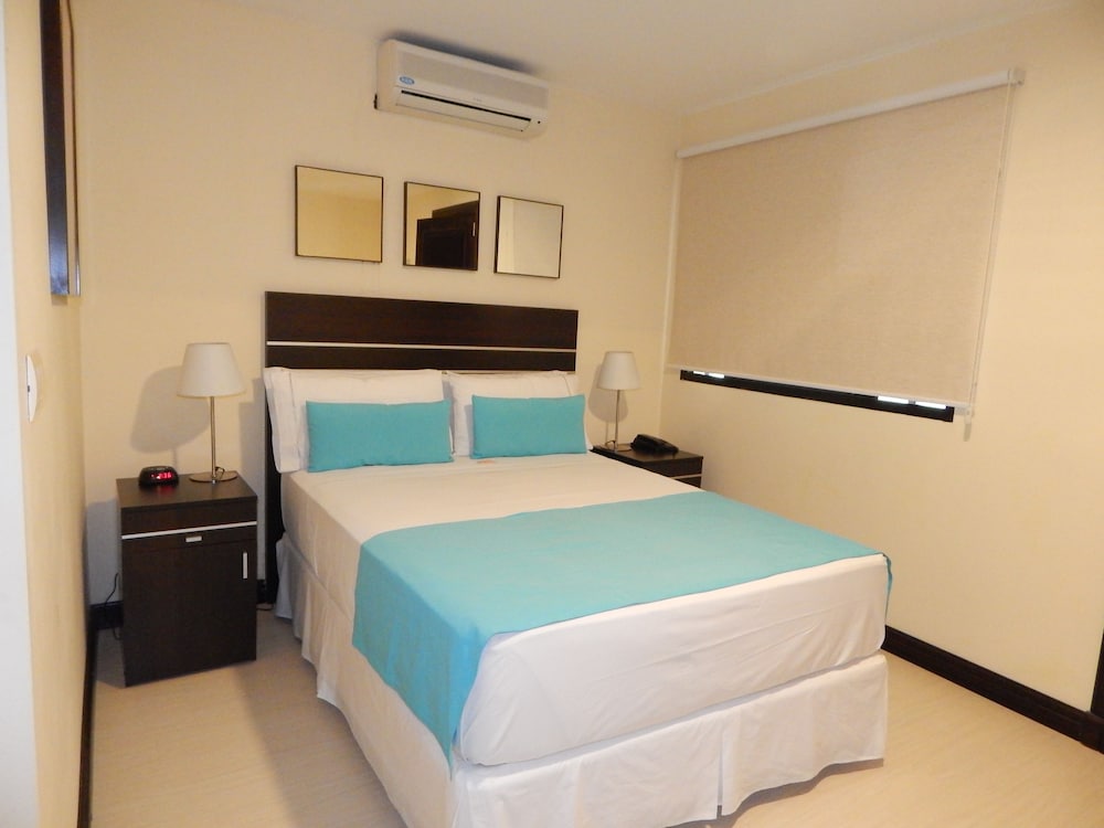 Standard Room, 1 Queen Bed photo 3