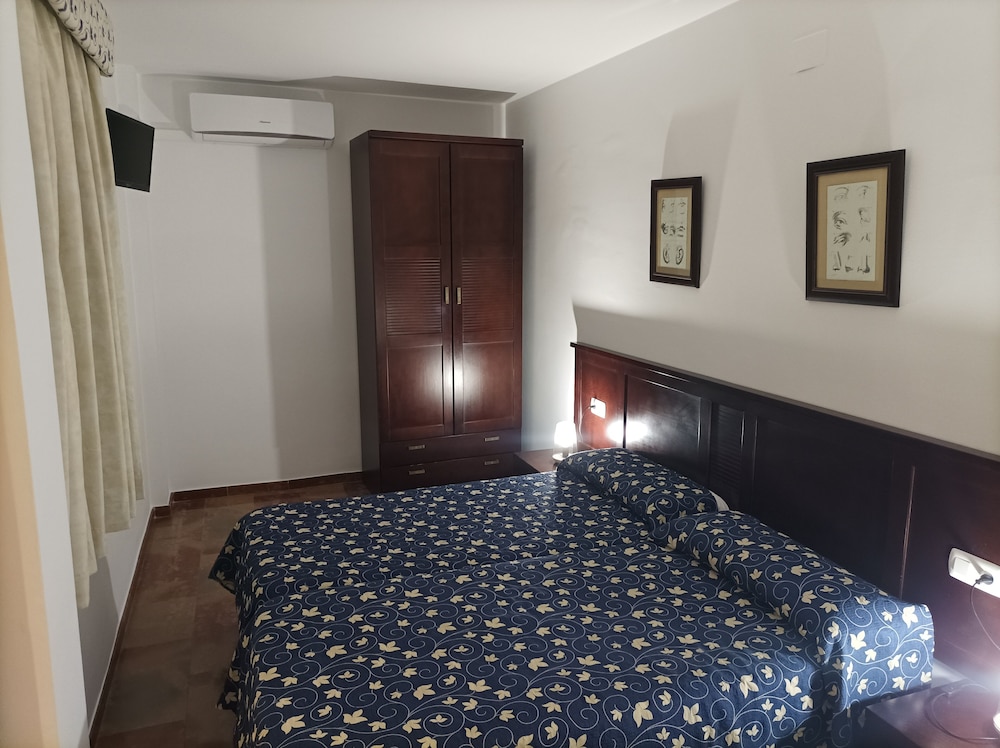 Standard Double or Twin Room, Courtyard View - Photo 4