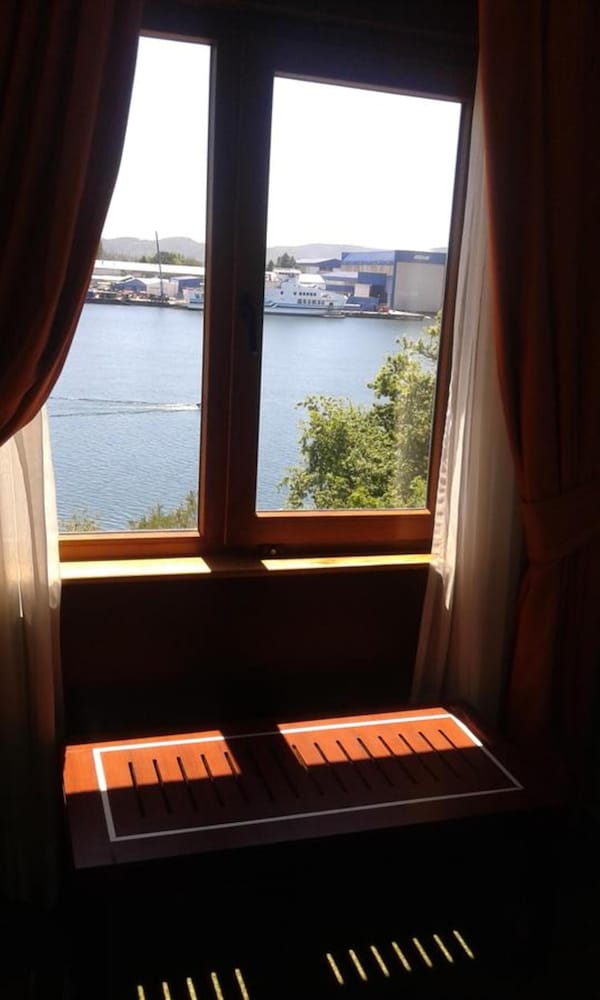 Room, 1 Queen Bed, River View photo 2