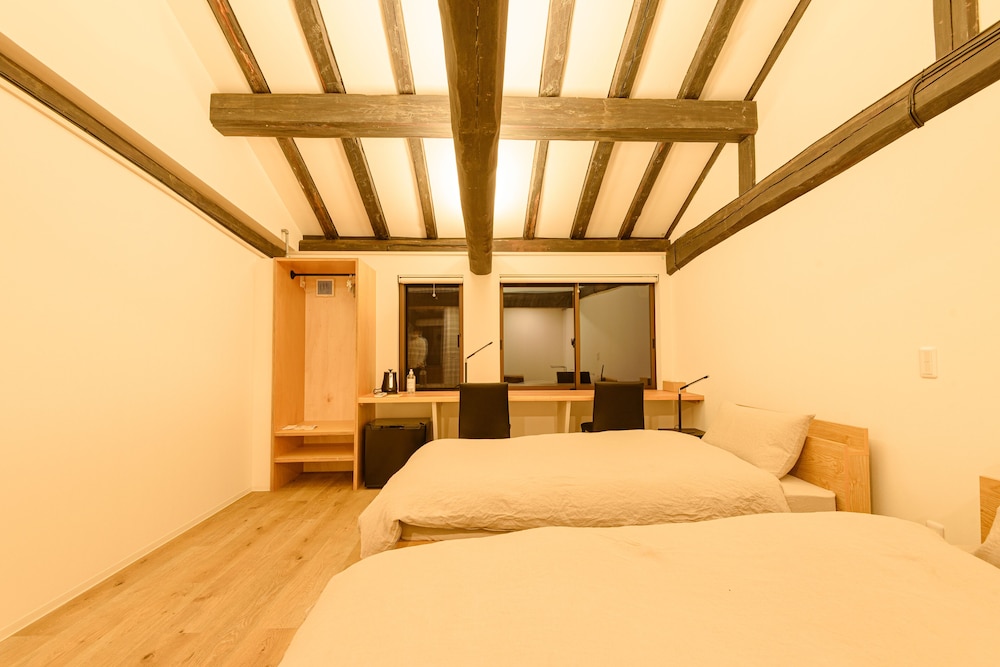 Basic Twin Room, Non Smoking photo 3