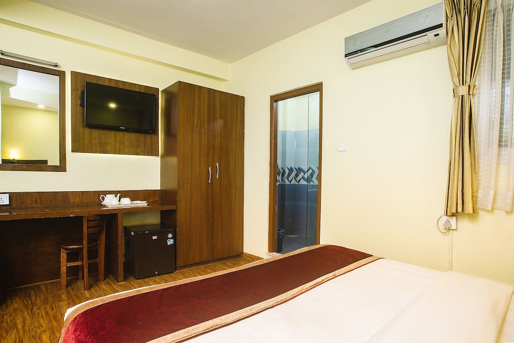 Deluxe Double or Twin Room - Photo 6