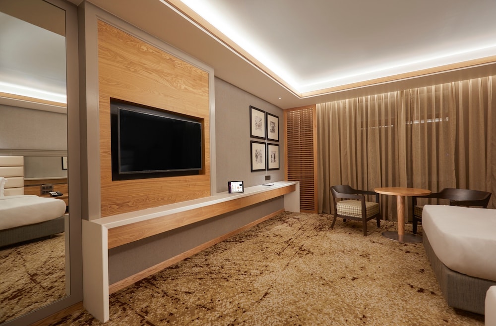 Club Double or Twin Room, 1 Bedroom - Photo 11