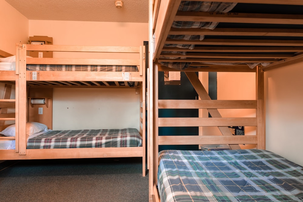 4 Bed Private Room, bunk beds, private washroom photo 2