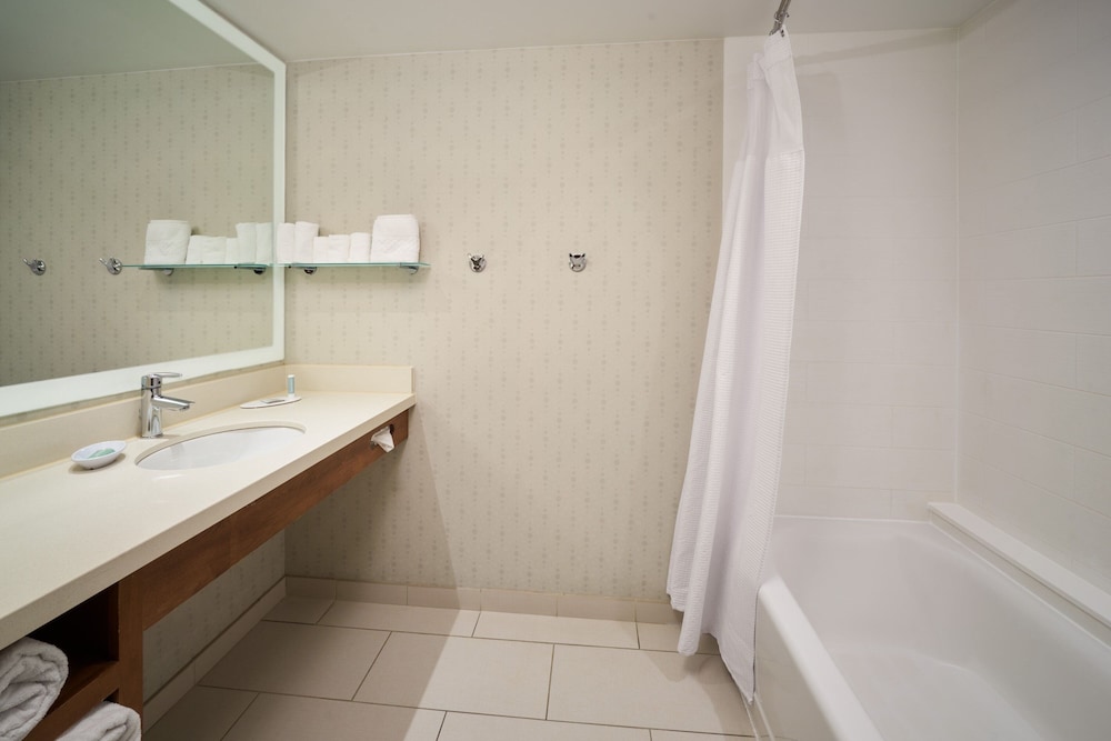 Suite, 2 Queen Beds (Hearing Accessible) - Photo 8