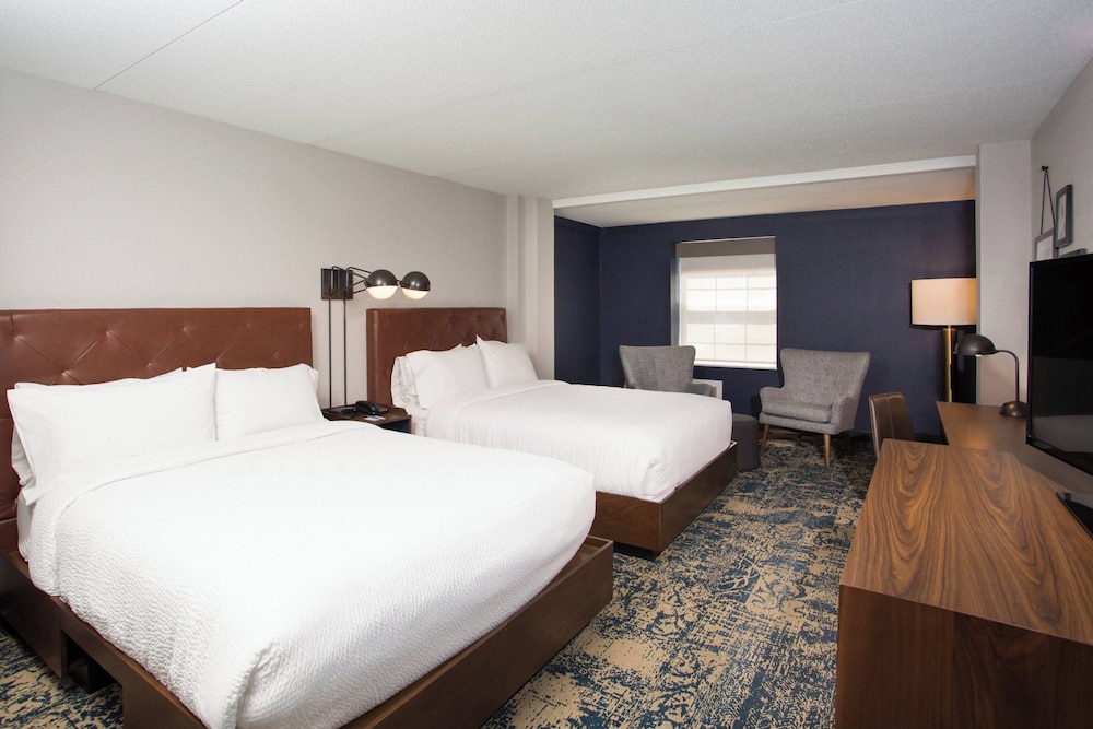 Room, 2 Queen Beds (Mobility/Hearing Access, Roll-In Shwr) - Photo 4