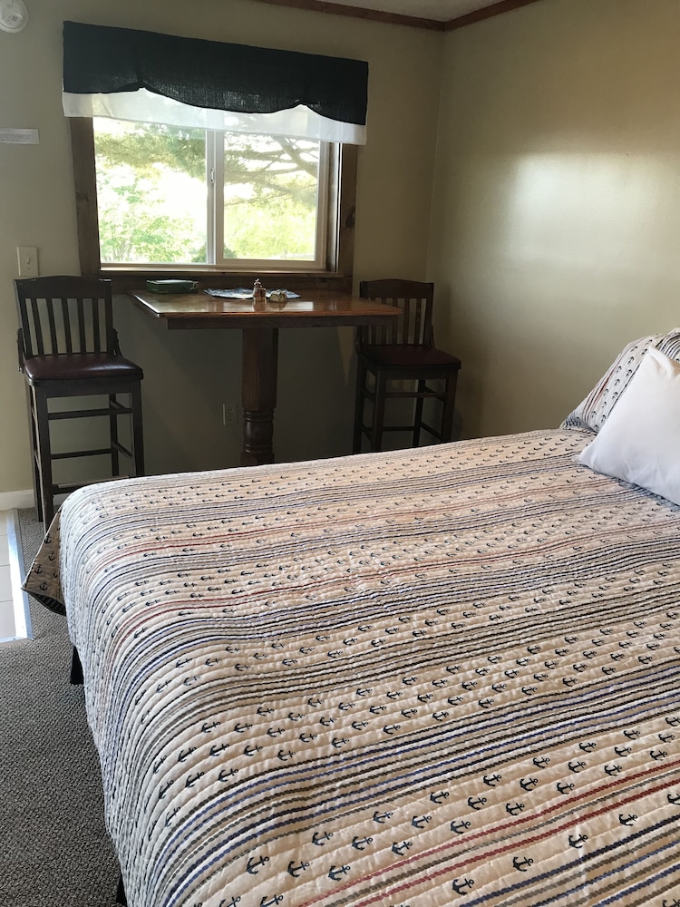 Deluxe Room, 1 King Bed, Kitchenette photo 2