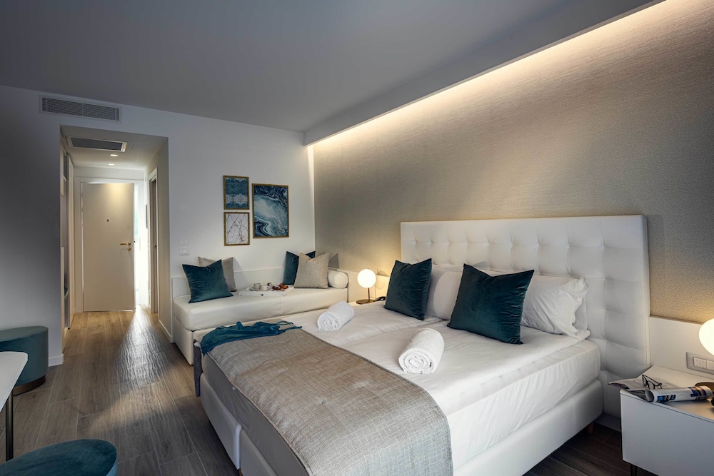 Superior Quadruple Room, 2 Double Beds photo 1