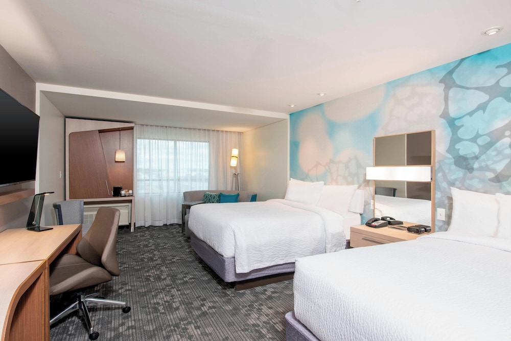 Room, Multiple Beds (Mobility Accessible, Tub) photo 1