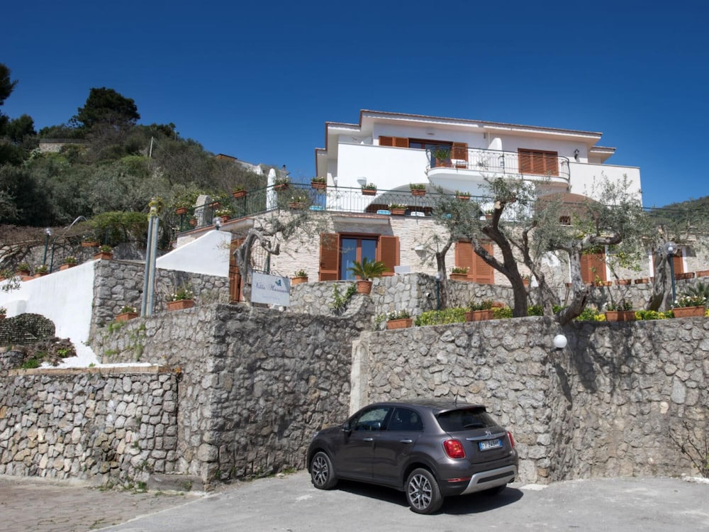 Villa photo 2