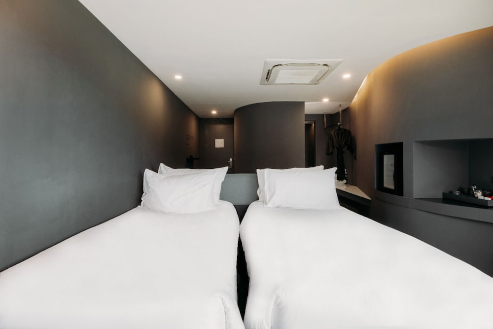 Studio Twin Bed - Photo 4