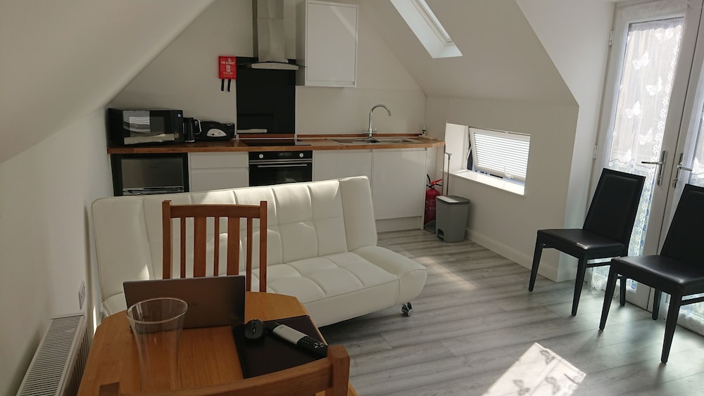 House, Private Bathroom (One Bedroom Terraced) photo 1
