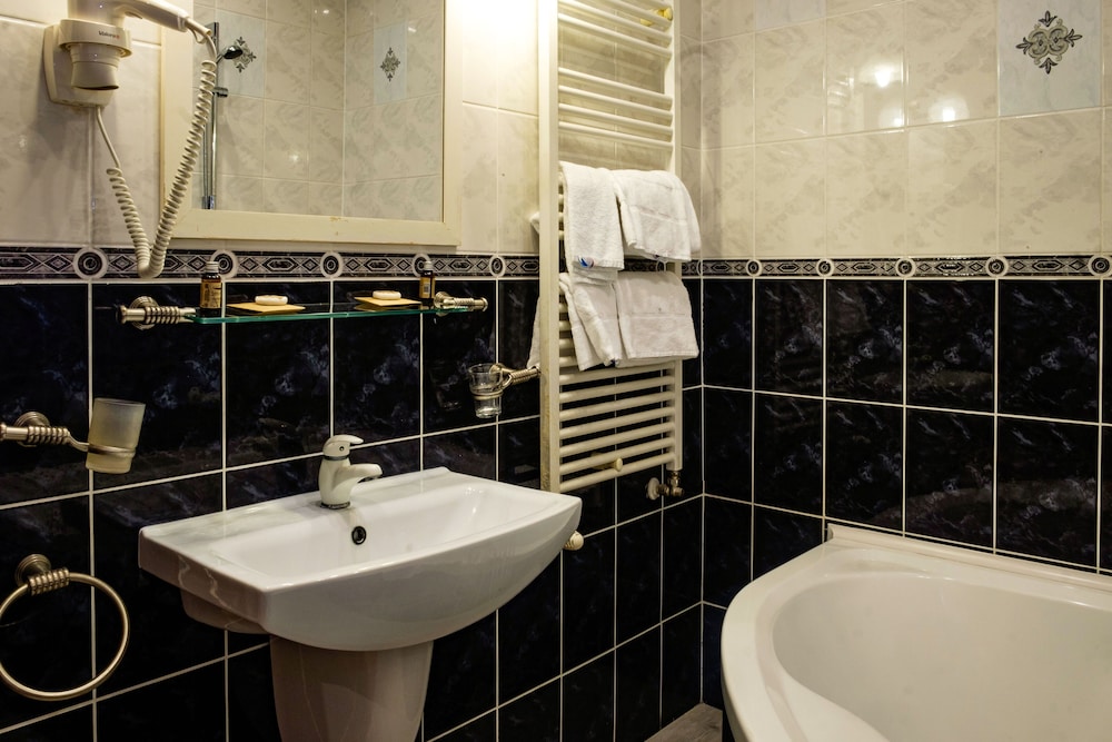 Deluxe Double Room with view - Photo 10