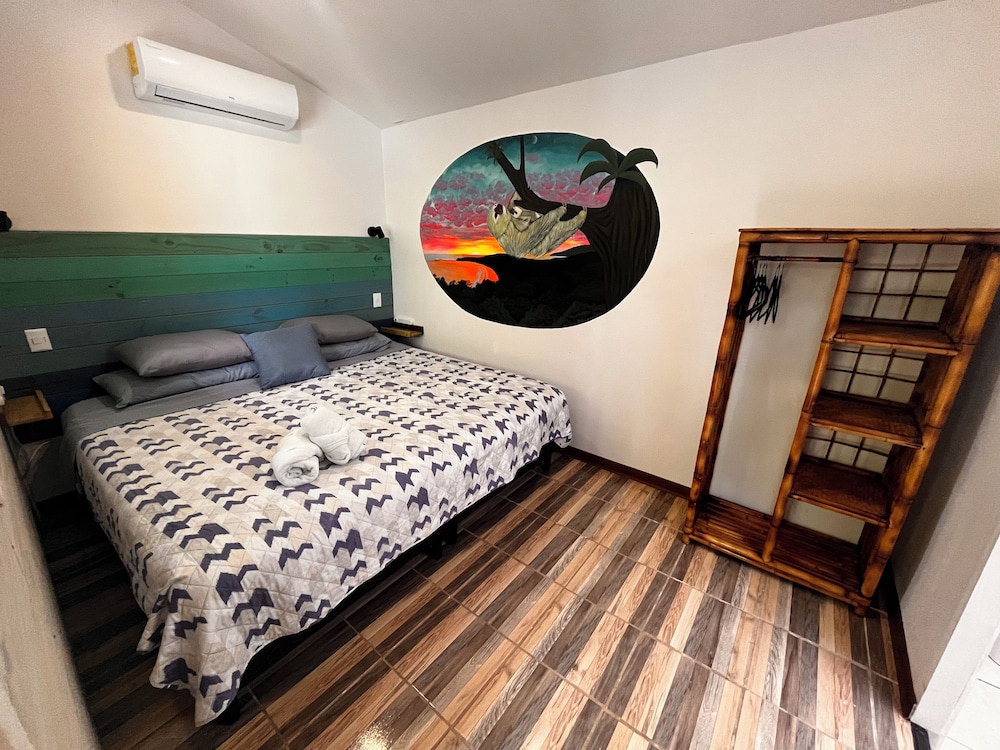Traditional Double Room, 1 King Bed, Private Bathroom, Pool View