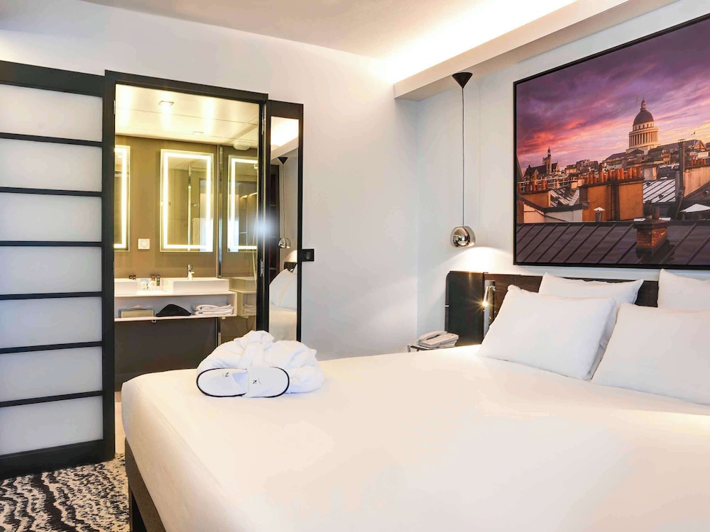 Suite, 1 King Bed with Sofa bed (Paris View)