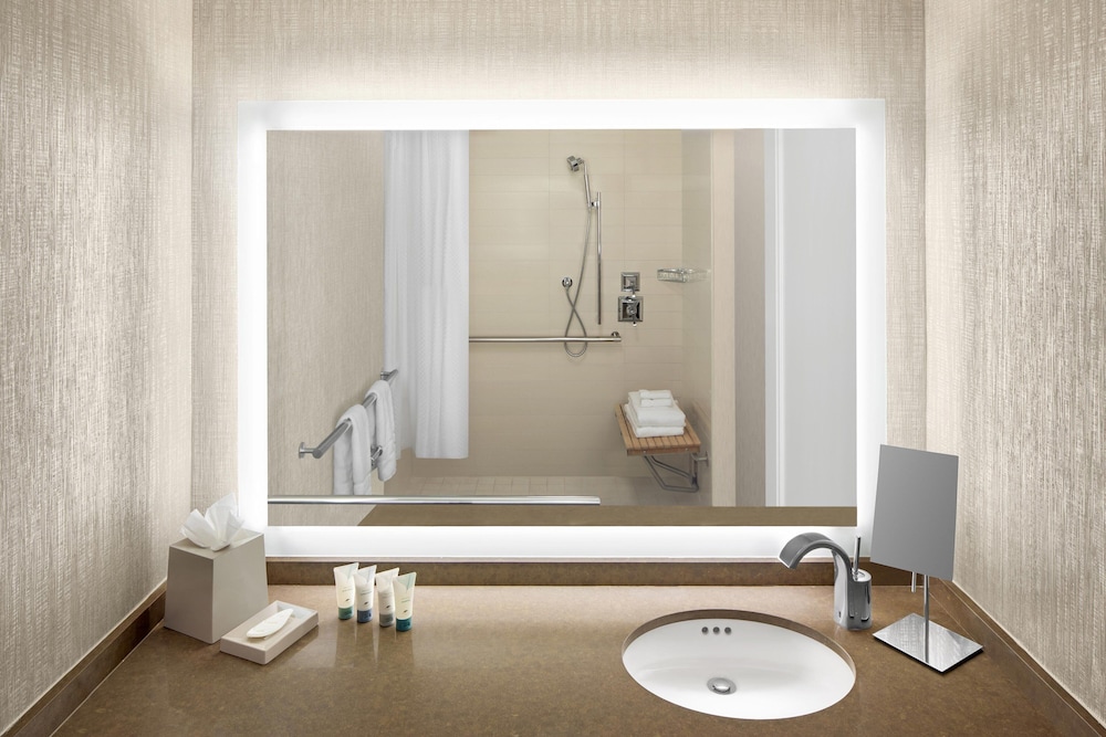 Traditional Room, 2 Double Beds (Mobility Accessible, Roll-In Shower)