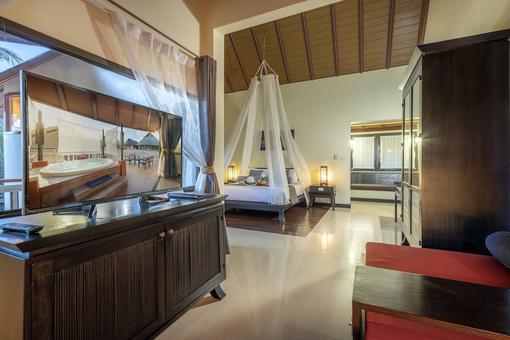 Emerald Suite - Photo 11