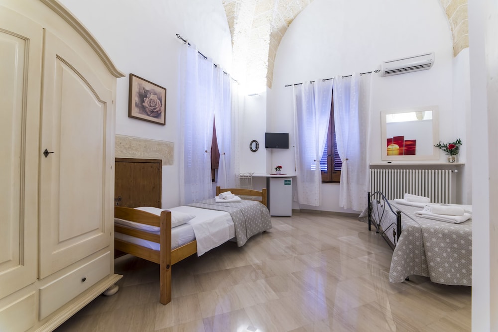 Comfort Triple Room, Ensuite, City View photo 1