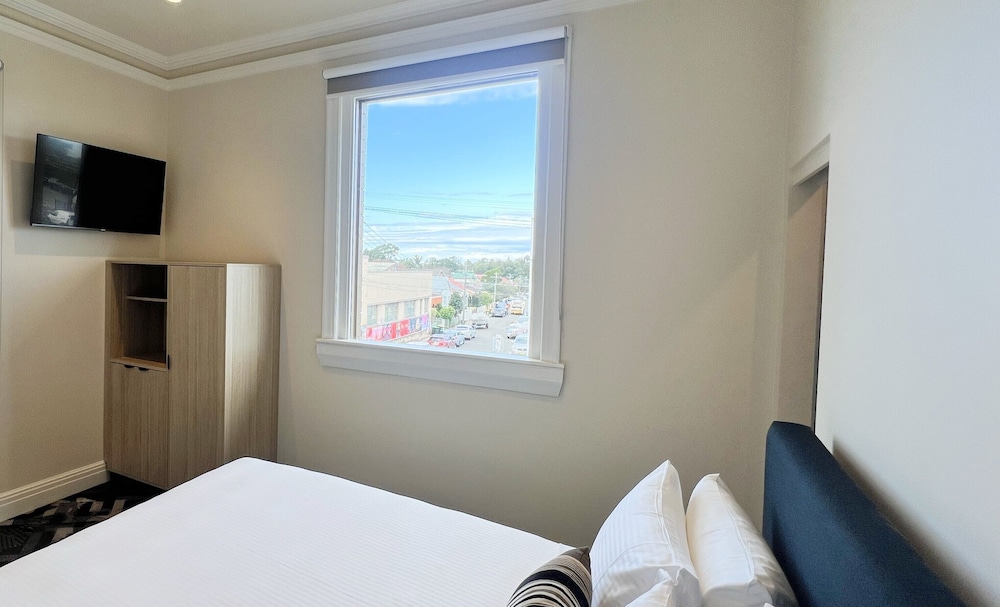 Queen Room with Ensuite photo 2
