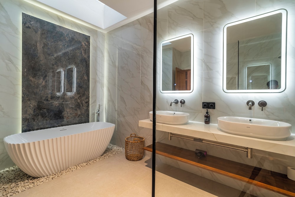 1 bedroom honeymoon suite private pool photo 2