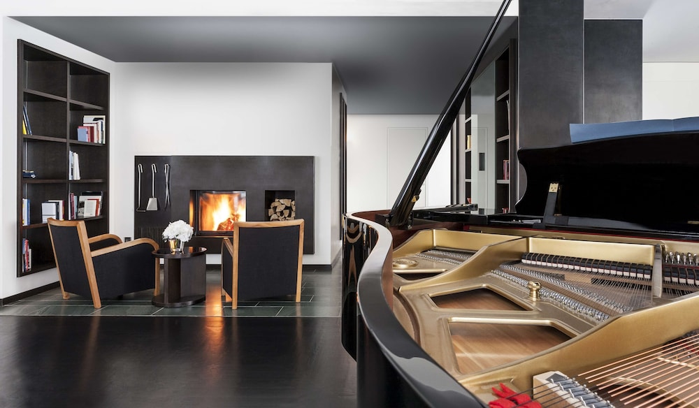 Executive Suite thumbnail 5