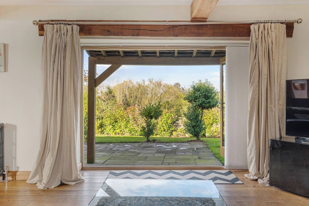 House, 5 Bedrooms, Accessible, Smoking