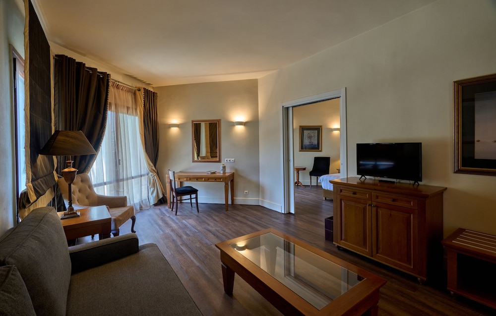 Family Suite, Balcony - Photo 9