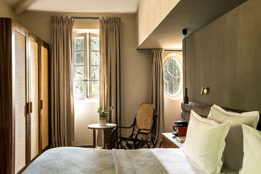 Deluxe Room, Terrace, Pool View photo 3