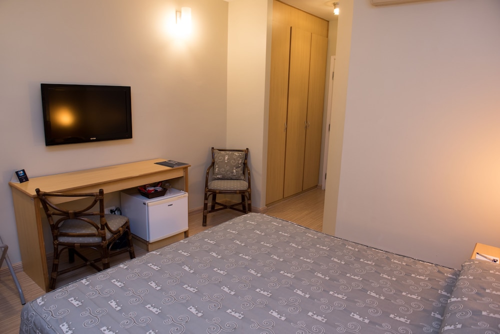 Double Room, 1 Queen Bed photo 3