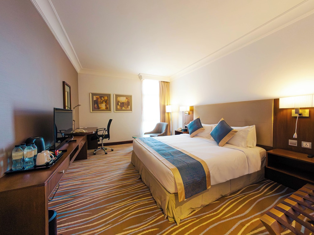 Deluxe Room, 1 King Bed photo 2