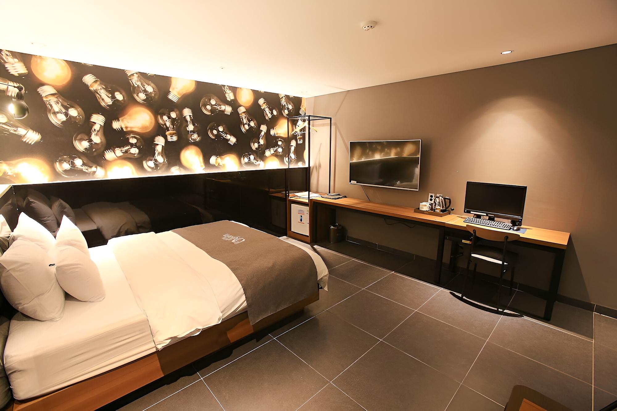 Room (Standard Room) - Photo 27