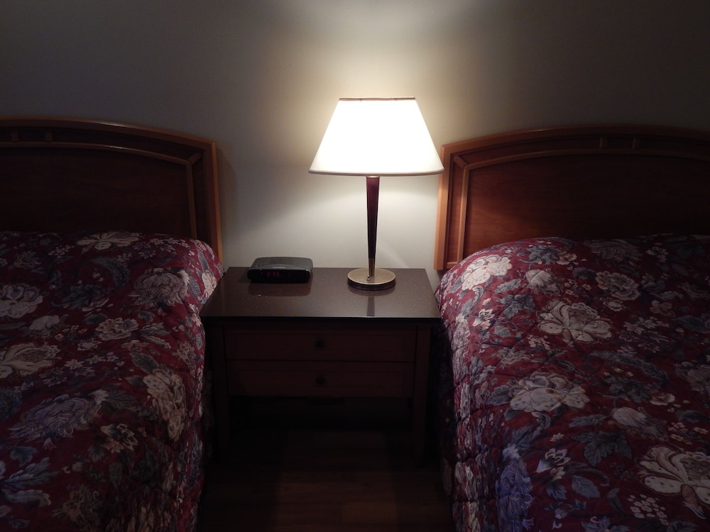Triple Bedroom, 2 Double Beds, Shared Bathroom, photo 6