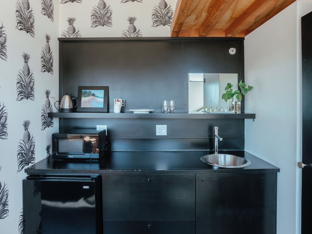 Signature Studio, City View - Photo 6