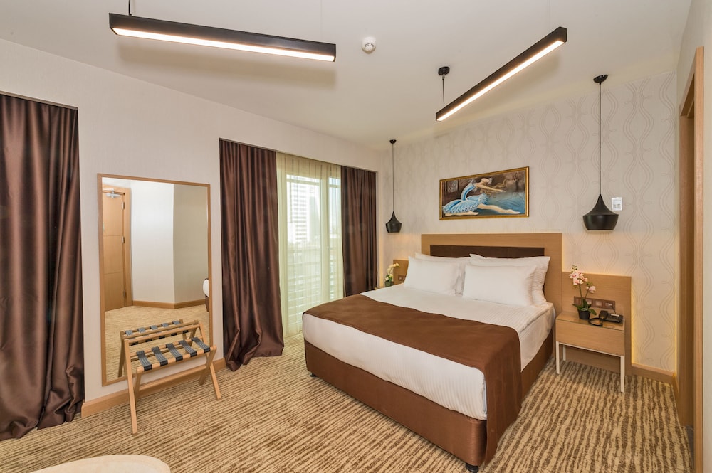 Standard Double or Twin Room, City View photo 2
