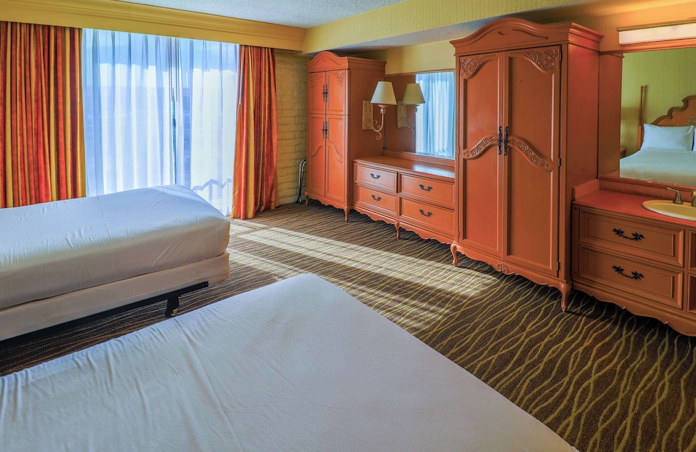 Standard Room, 2 Double Beds, Non Smoking - Photo 2