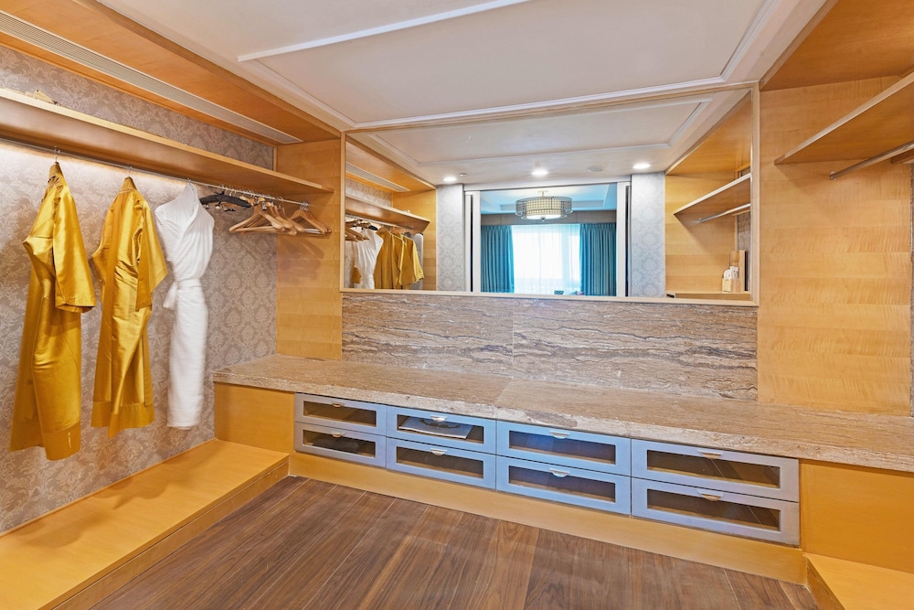 Club Suite, 1 Bedroom - Photo 5