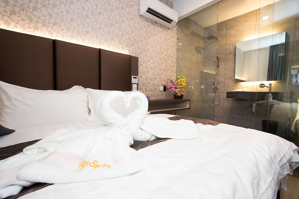 Deluxe Room, 1 Queen Bed, Non Smoking, City View photo 1
